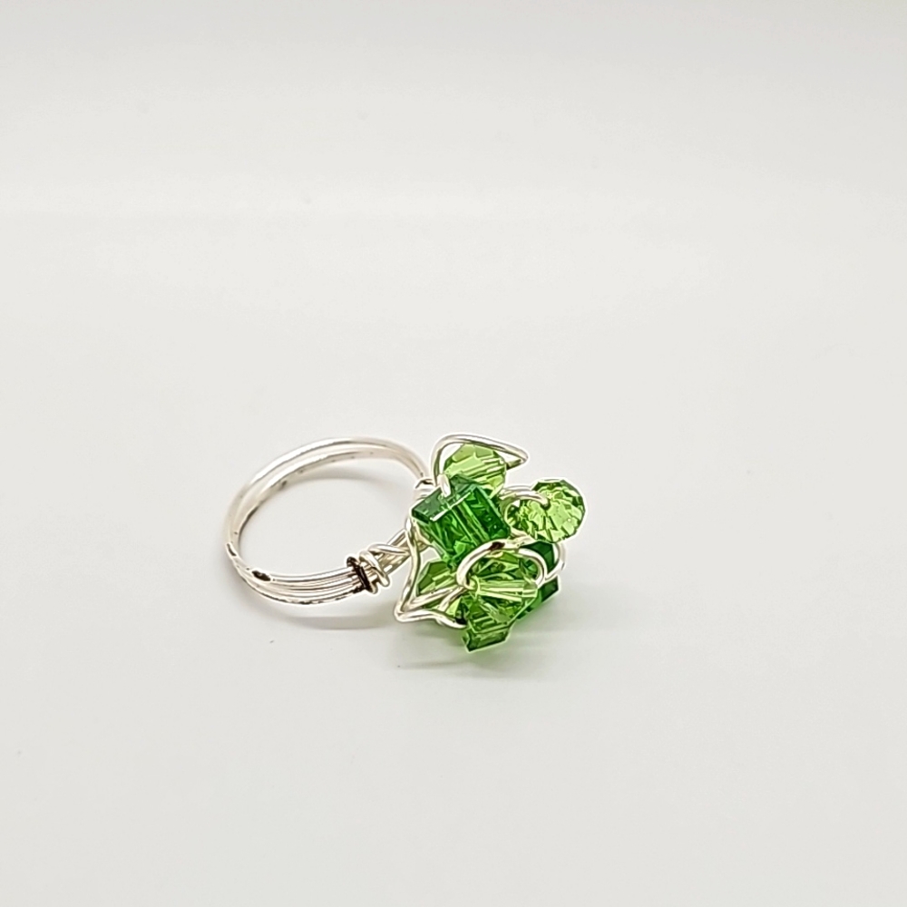 Green cluster bead ring